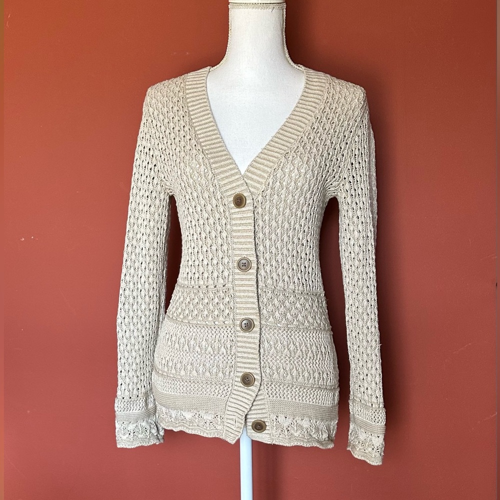 Eddie Bauer tan long sleeved knit sweater. Excellent condition 100% cotton